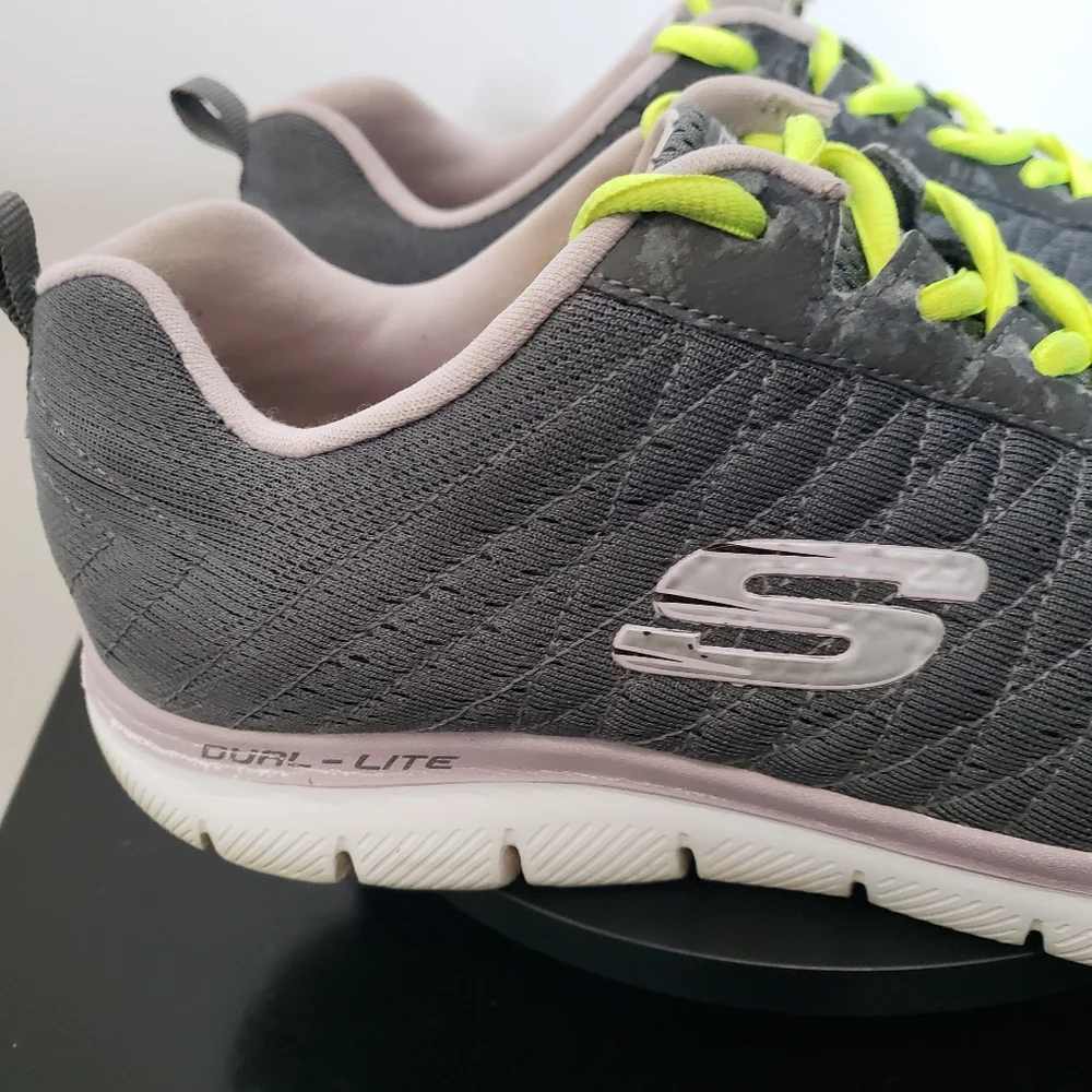 Skechers‎ Womens BREAK FREE  Casual Trail Running Gray Pink Shoes Sneakers Sz 10